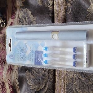 Portable sonic toothbrush 🪥 sealed new great for putting in purse or traveling